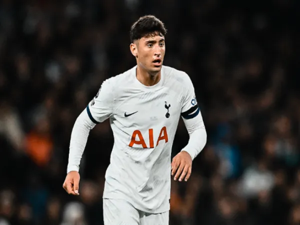 Tottenham pinjamkan Veliz ke Sevilla