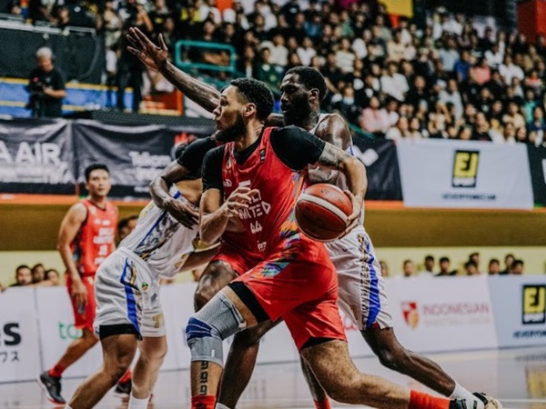Bali United Basketball lHantam Sang Juara Bertahan di GOR Merpati
