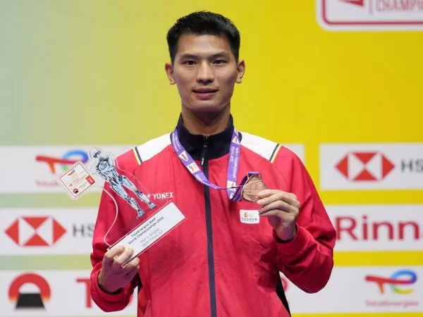 Mantan Pemain Timnas China, Zhao Junpeng Comeback di Tour Eropa