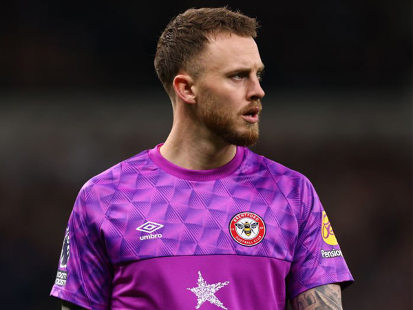 Catat 12 Kali Save Saat Hadapi Man City, Begini Reaksi Mark Flekken