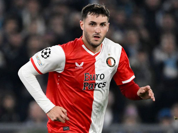 Jurnalis Italia Klaim MIlan Bidik Santiago Gimenez di Musim Panas Nanti