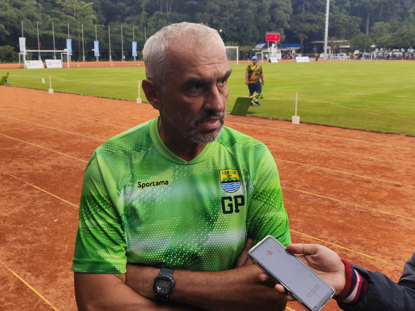 Bojan Hodak Absen di Latihan, Ini Kata Asisten Pelatih Persib