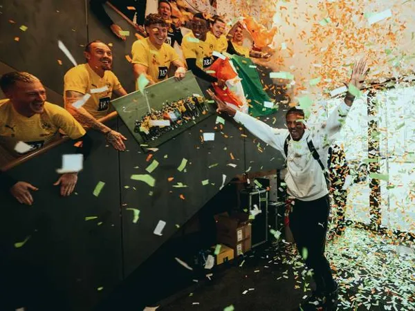 Kembali ke Dortmund Usai Juarai AFCON, Haller Disambut Meriah Rekan Setim