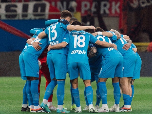 Usai Pecat Mazzarri, De Laurentiis Ingin Napoli Fokus Hadapi Barcelona