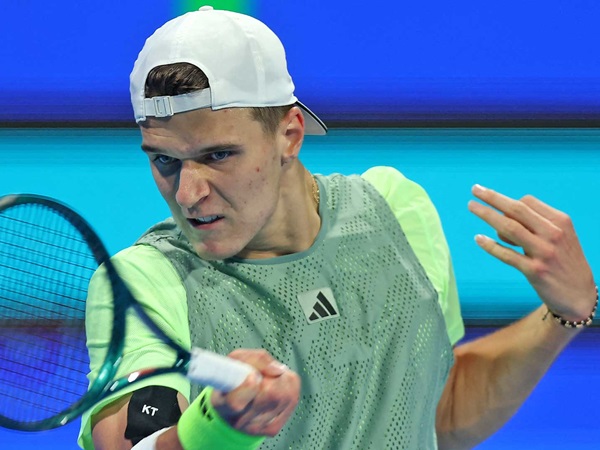 Jakub Mensik Banting Tulang Atasi Borna Coric Di Dubai