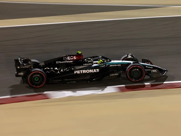 Lewis Hamilton Terkejut dengan Kecepatan Mercedes Saat FP2