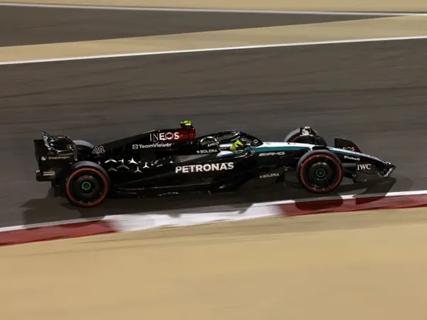 Lewis Hamilton Terkejut dengan Kecepatan Mercedes Saat FP2