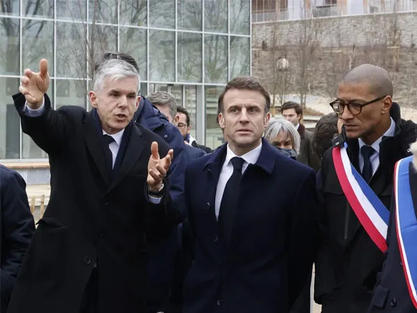 Macron Janji Berenang Di Sungai Seine Yang Dibersihkan Untuk Paris 2024