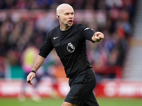 Liverpool Bungkam Nottingham Forest, Kinerja Paul Tierney Dibicarakan