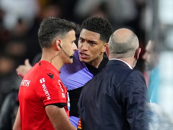Mantan Wasit Juga Kritik Keputusan Manzano Saat Madrid Ditahan Valencia