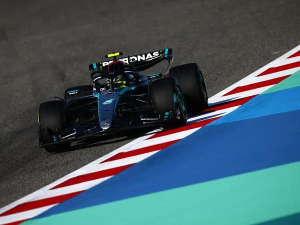 Mercedes ungkap masalah bangku Lewis Hamilton di Bahrain.
