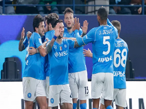 Koulibaly Yakin Napoli Bisa Singkirkan Barcelona di UCL