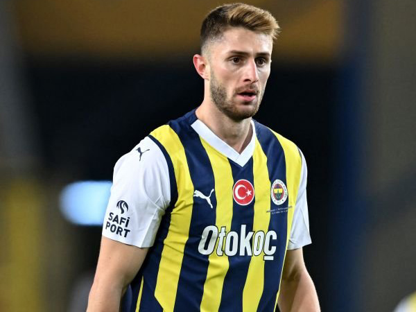 Ditaksir Tottenham, Ismail Yuksek Malah Punya Mimpi Gabung MU