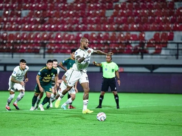 Sepuluh pemain Persib sukses mengalahkan Persikabo 3-1