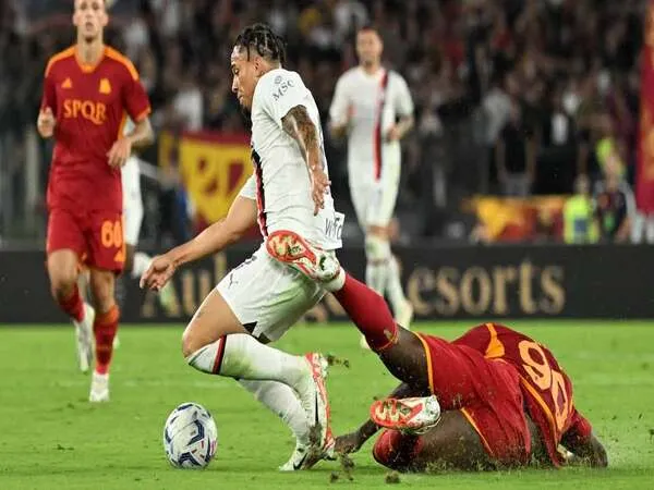 Legenda AC Milan meminta Rossoneri mewaspadai betul AS Roma, usai undian babak delapan besar Liga Europa mempertemukan kedua tim asal Italia tersebut / via Getty Images