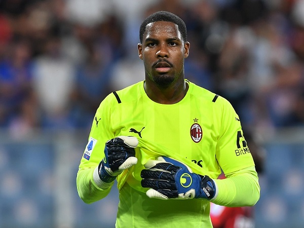 Sudah Kembali Fit, Mike Maignan Siap Tampil Lawan Hellas Verona