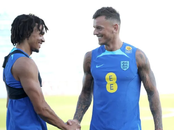Trent Alexander-Arnold dan Ben White saat bertugas di tim nasional Inggris