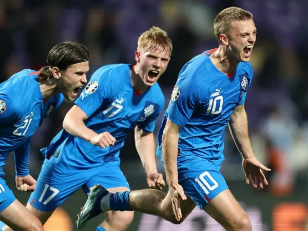 Cetak Hat-trick, Albert Gudmundsson Bawa Islandia Bantai Israel 4-1
