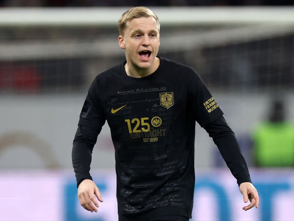 Eintracht Frankfurt Tak Akan Permanenkan Donny van de Beek