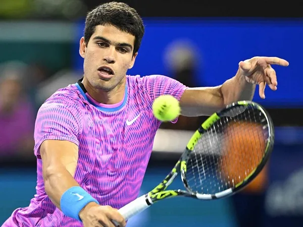 Terlepas Dari Drama, Carlos Alcaraz Menang Telak Di Babak Kedua Miami Open
