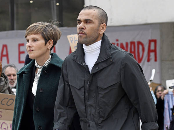 Bayar Uang Jaminan, Dani Alves Berhasil Bebas Dari Penjara