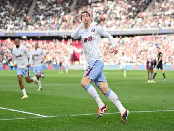 Fiorentina disebut mengincar tanda tangan Nicolo Zaniolo setelah sang gelandang gagal bersinar di Premier League bersama Aston Villa / via Getty Images