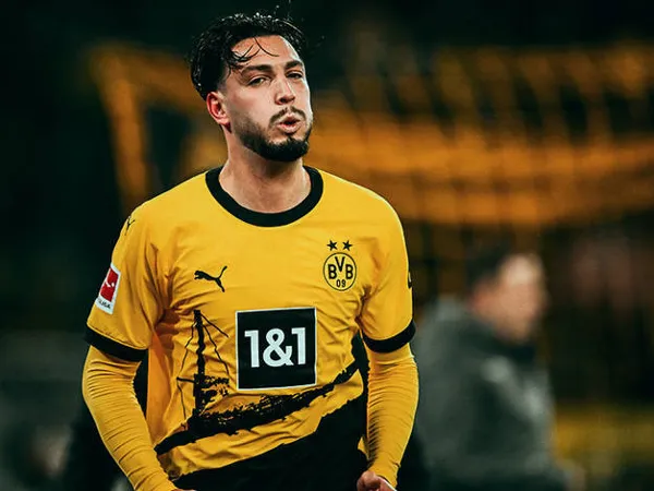 Alami Cedera, Ramy Bensebaini Diperkirakan Tak Akan Bermain Lagi Musim Ini