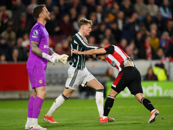 MU Gagal Kalahkan Brentford, Neal Maupay Asik Ejek Scott McTominay