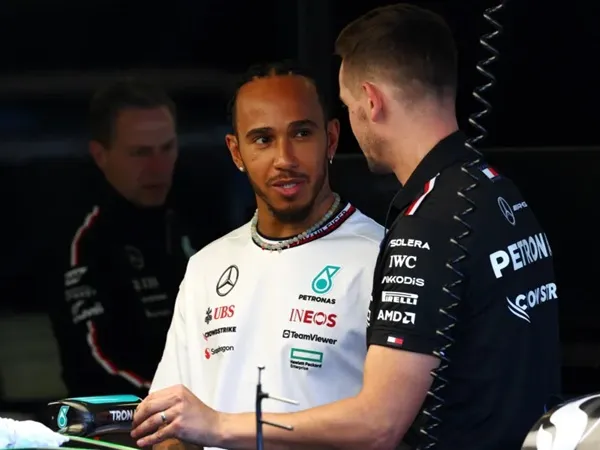 Lewis Hamilton Minta Saran Michael Jordan setelah Pensiun
