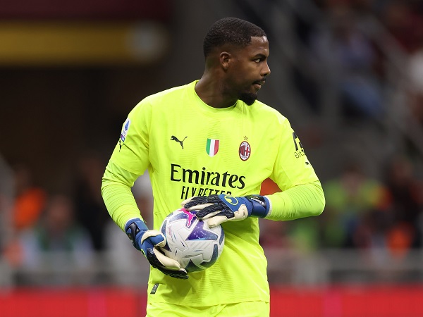 Niccolò Ceccarini: Mike Maignan atau Theo Bisa Dijual Demi Striker Baru