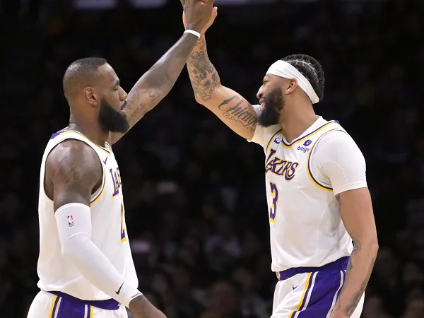 Anthony Davis sebut pemain Lakers lebih enjoy bermain di lapangan.