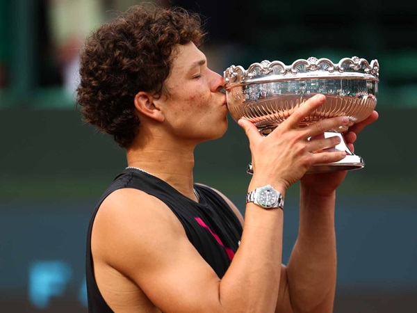 Bungkam Frances Tiafoe, Ben Shelton Bawa Pulang Gelar Dari Houston