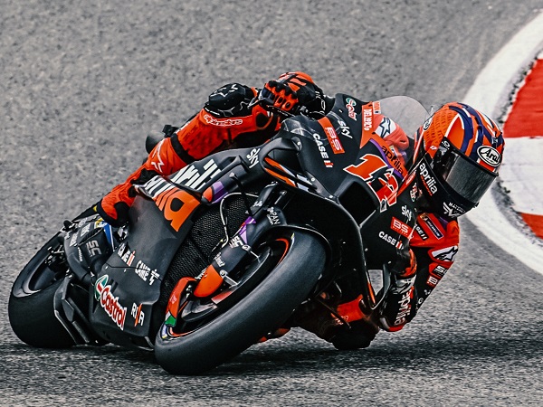 Ramon Forcada Ingatkan Aprilia Untuk Berbenah Sebelum Rekrut Pebalap Hebat