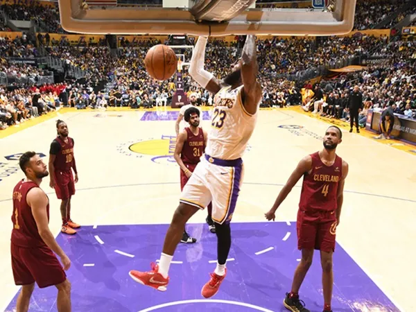 LeBron James Antarkan Lakers Mengalahkan Grizzlies