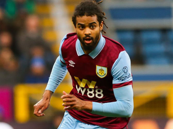 Lorenz Assignon Bagikan Pengalamannya Bermain Bagi Burnley