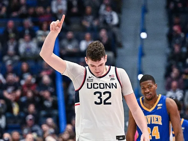 Donovan Clingan akan coba peruntungan di NBA Draft 2024.