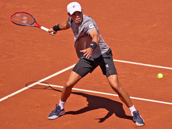 Brandon Nakashima Benamkan Andrey Rublev Di Barcelona