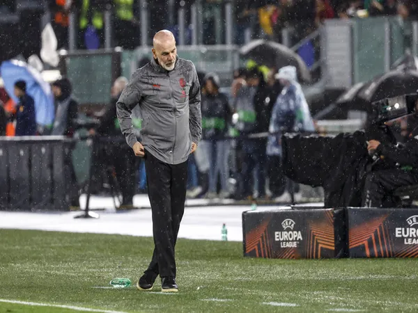 Stefano Pioli merasa ragu dengan masa depannya sebagai pelatih AC Milan setelah Rossoneri tersingkir dari babak perempat final Liga Europa / via Getty Images