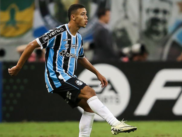 MU Bersaing dengan Tiga Klub Top Inggris Demi Gustavo Nunes