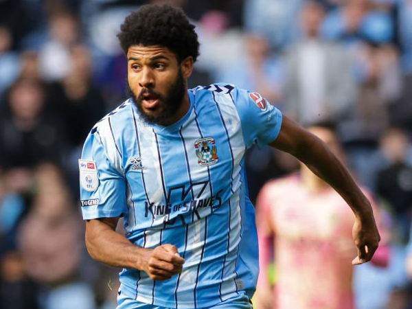 Ellis Simms Punya Target Bobol Gawang Mancheste United