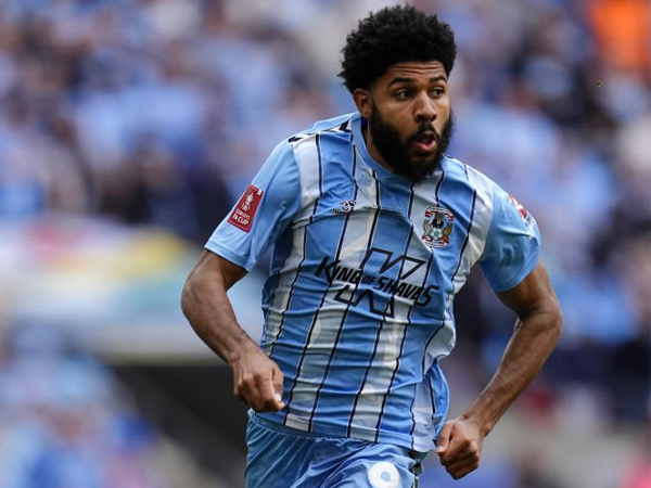 Ellis Simms Puji Semangat Juang Coventry Saat Hadapi Man United