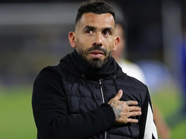 Carlos Tevez Dilarikan ke Rumah Sakit Karena Nyeri Dada