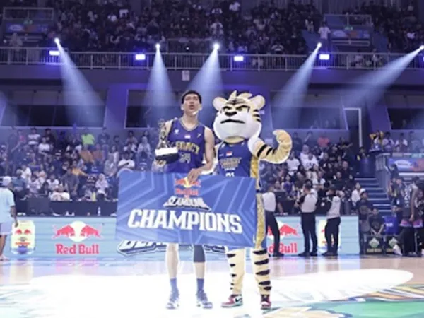 Pandu Wiguna Menangkan Kontes Slam Dunk IBL All-Star 2024