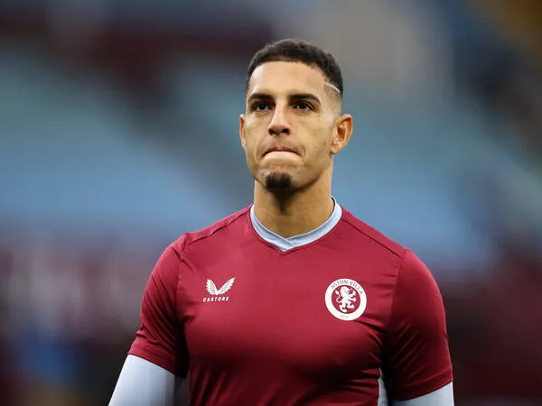 AC Milan Buka Komunikasi Untuk Gaet Defender Aston Villa