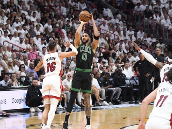 Boston Celtics Kembali Memimpin Setelah Hancurkan Heat di Game 3