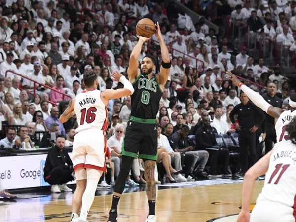 Boston Celtics Kembali Memimpin Setelah Hancurkan Heat di Game 3