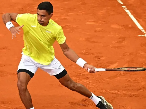 Thiago Monteiro Sebabkan Kekalahan Bagi Stefanos Tsitsipas Di Madrid