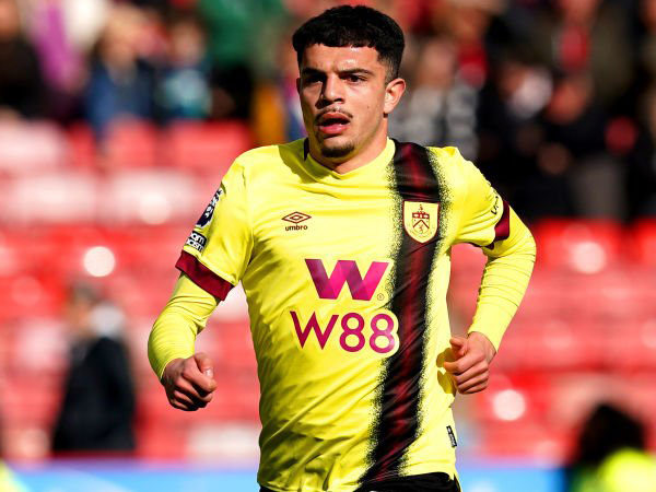 Zeki Amdouni Puas dengan Hasil Imbang Burnley di Markas MU
