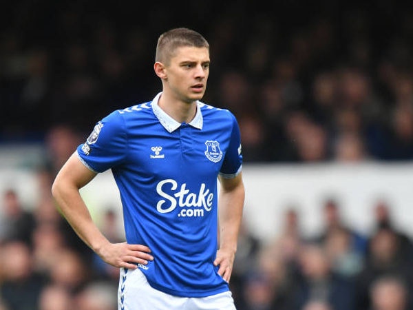 Harapan Vitaliy Mykolenko Bermain di Euro 2024 Berada di Ujung Tanduk