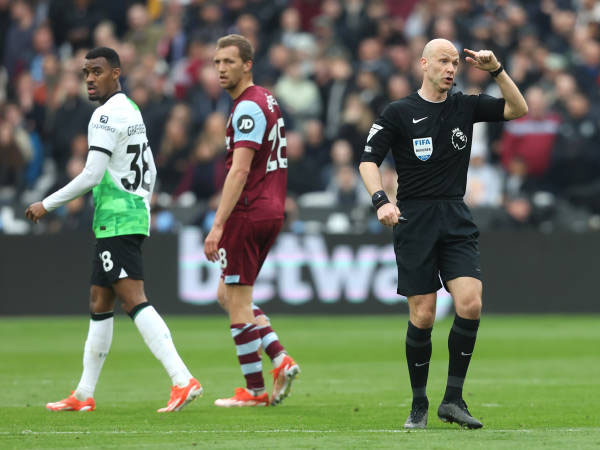 Hentikan Peluang Cody Gakpo Mencetak Gol, Anthony Taylor Bebas Dari Hukuman